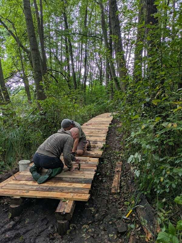 turcianska zahradka - jazernica chodnik